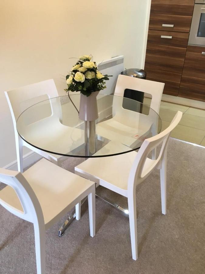 פארנבורו Blue Sky Apartments @Wallis Square, Farnborough מראה חיצוני תמונה