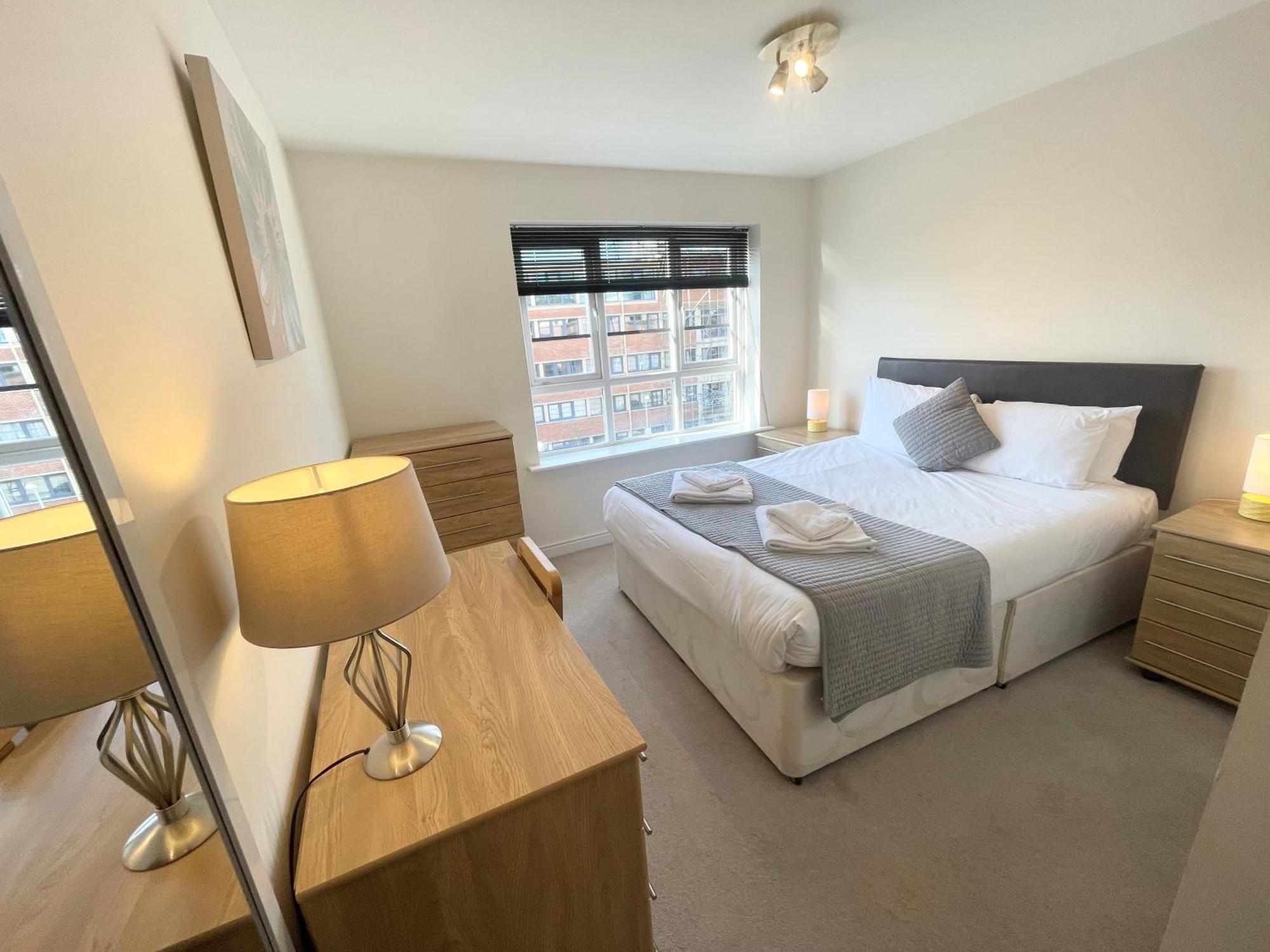 פארנבורו Blue Sky Apartments @Wallis Square, Farnborough מראה חיצוני תמונה