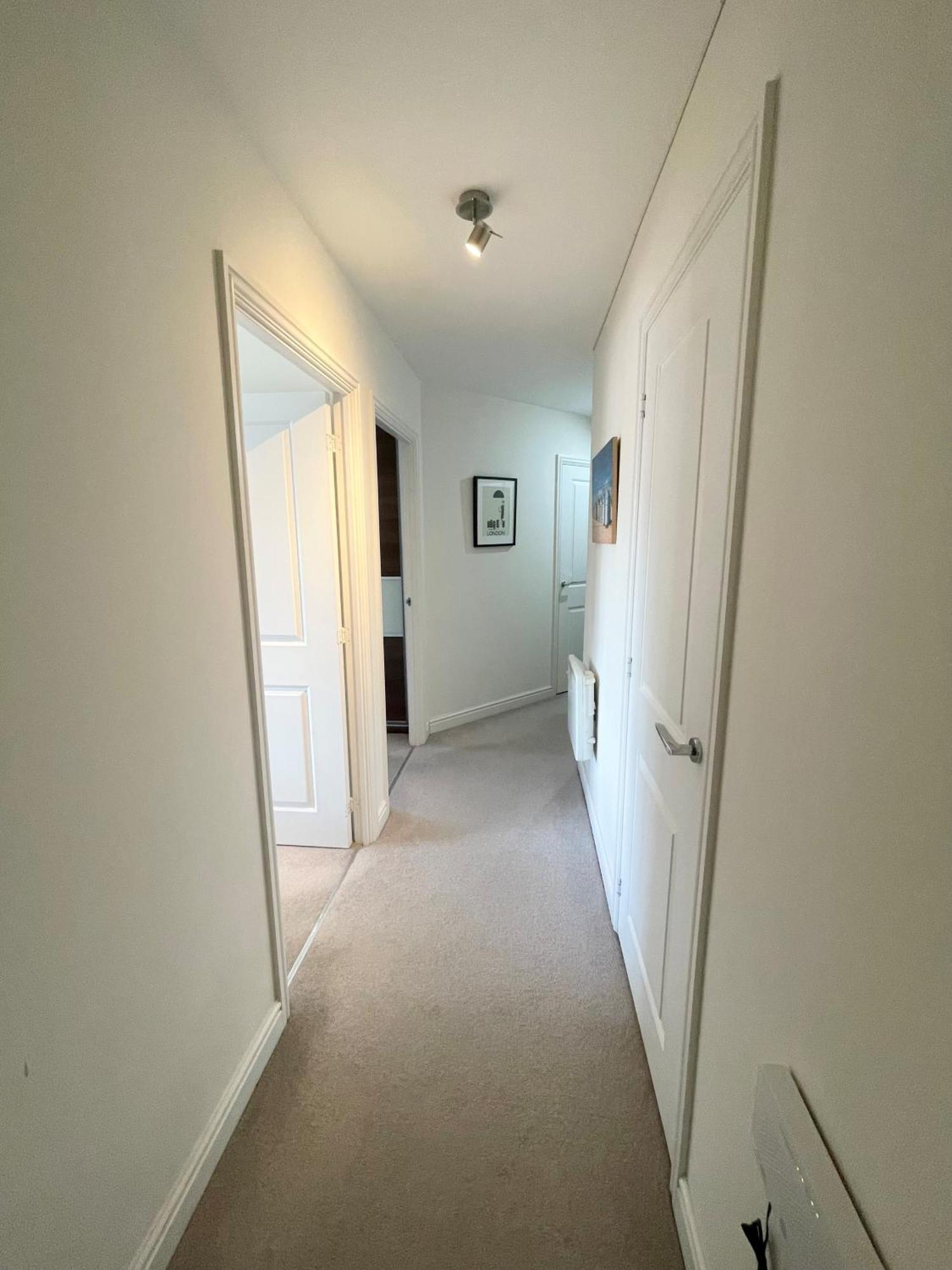 פארנבורו Blue Sky Apartments @Wallis Square, Farnborough מראה חיצוני תמונה
