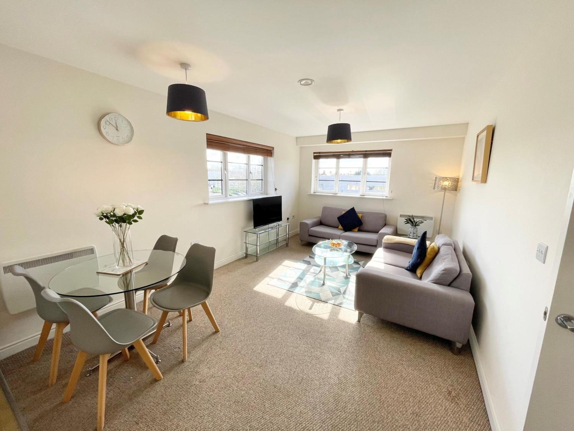 פארנבורו Blue Sky Apartments @Wallis Square, Farnborough מראה חיצוני תמונה