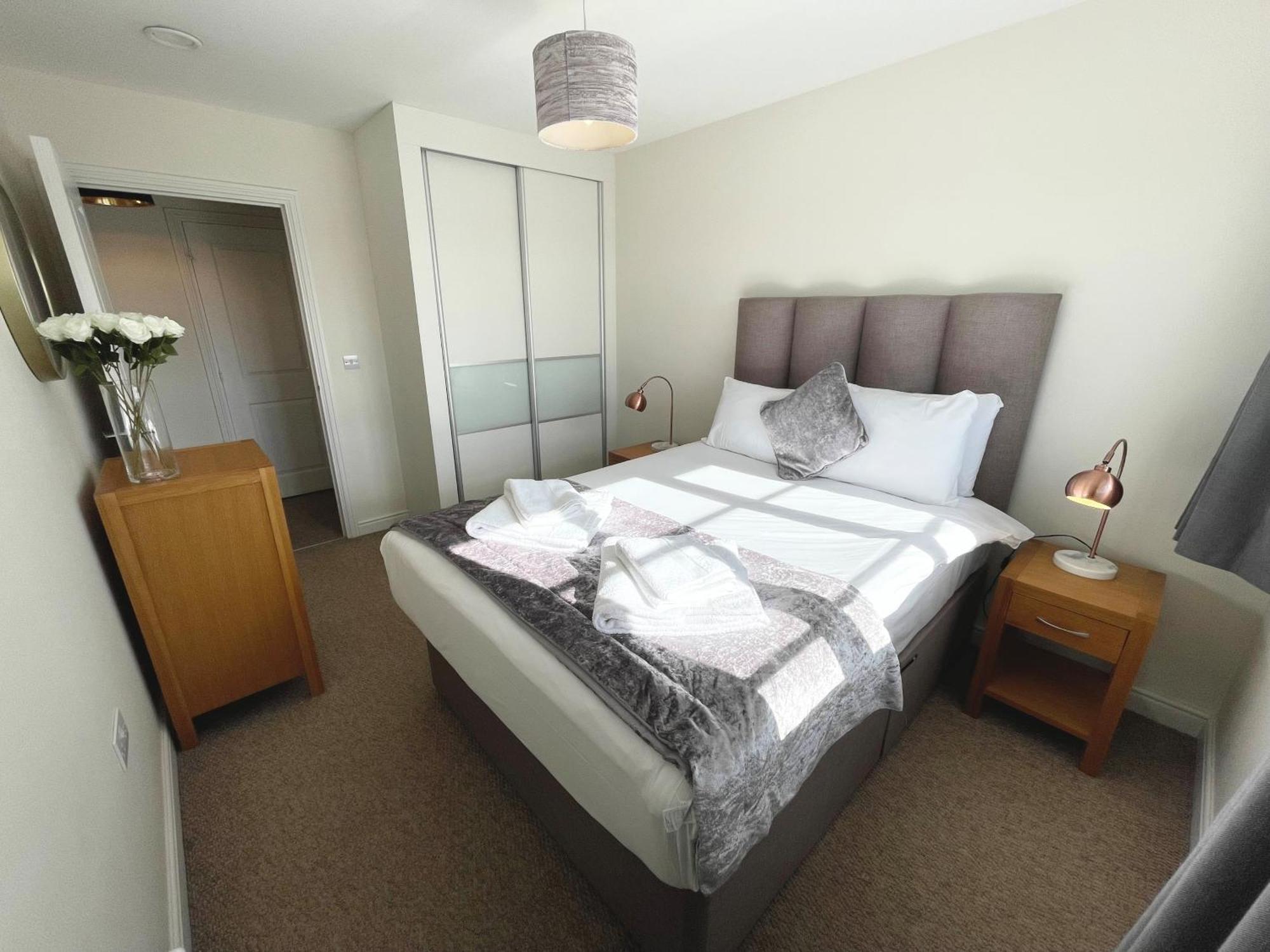 פארנבורו Blue Sky Apartments @Wallis Square, Farnborough מראה חיצוני תמונה