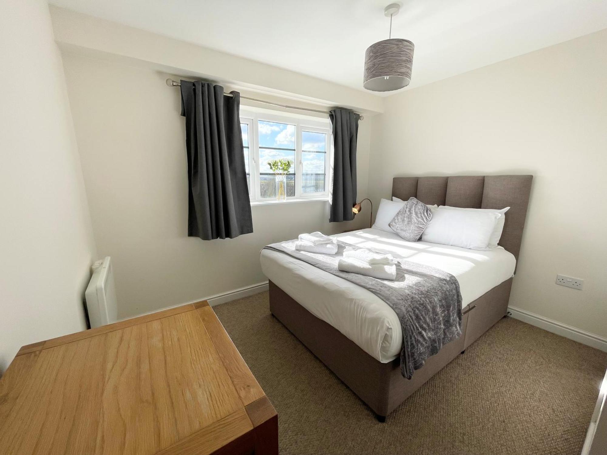 פארנבורו Blue Sky Apartments @Wallis Square, Farnborough מראה חיצוני תמונה