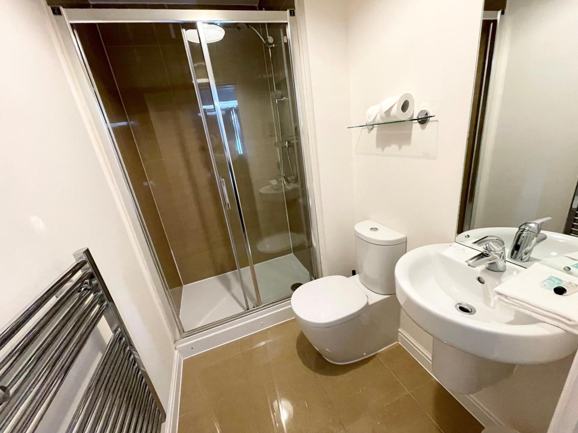 פארנבורו Blue Sky Apartments @Wallis Square, Farnborough מראה חיצוני תמונה
