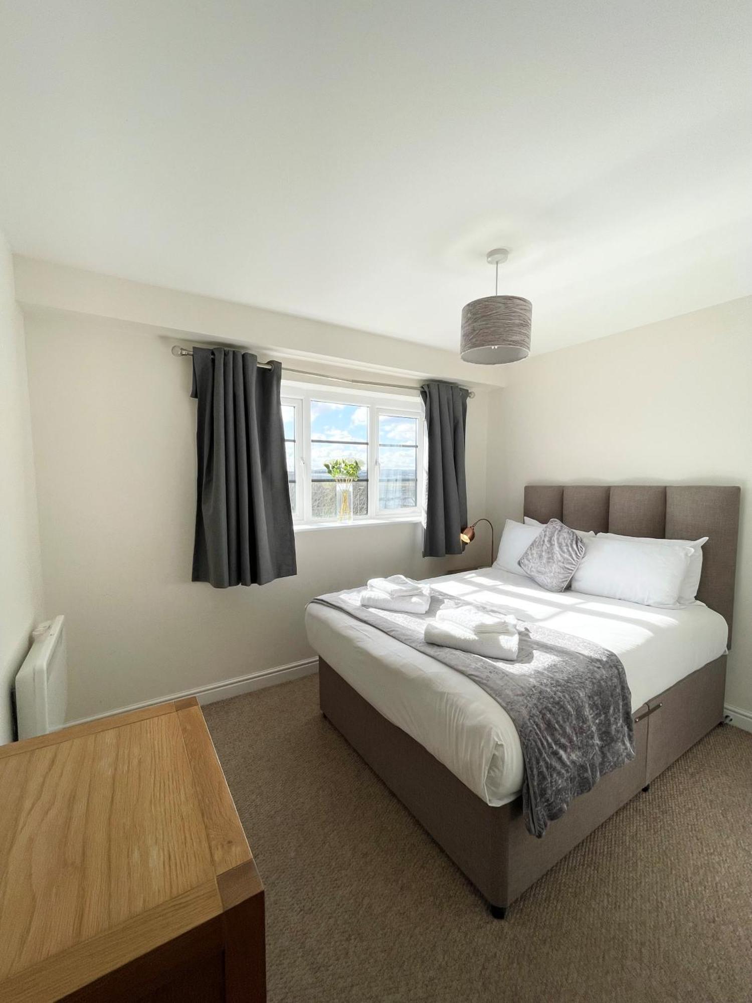 פארנבורו Blue Sky Apartments @Wallis Square, Farnborough מראה חיצוני תמונה