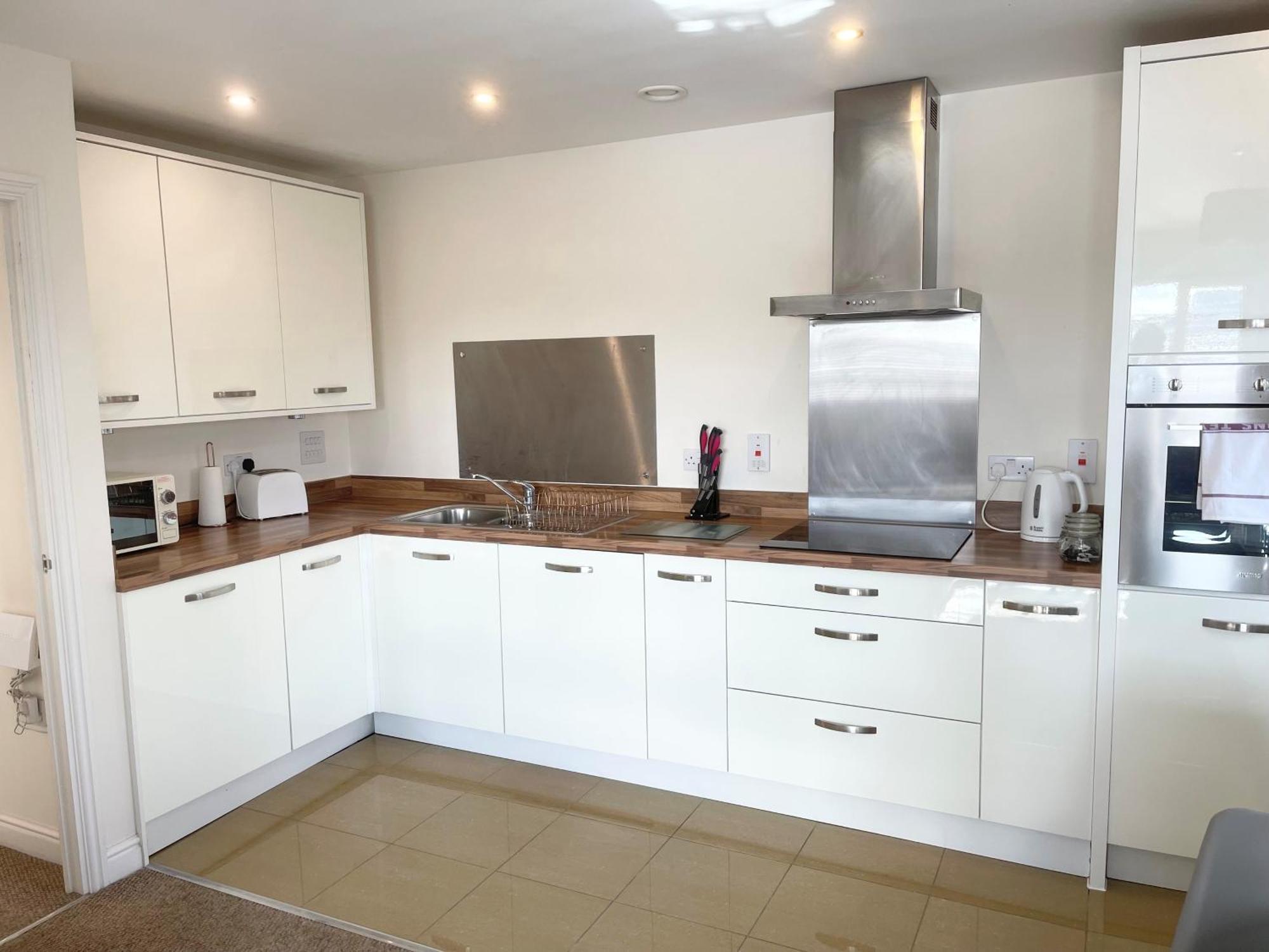 פארנבורו Blue Sky Apartments @Wallis Square, Farnborough מראה חיצוני תמונה