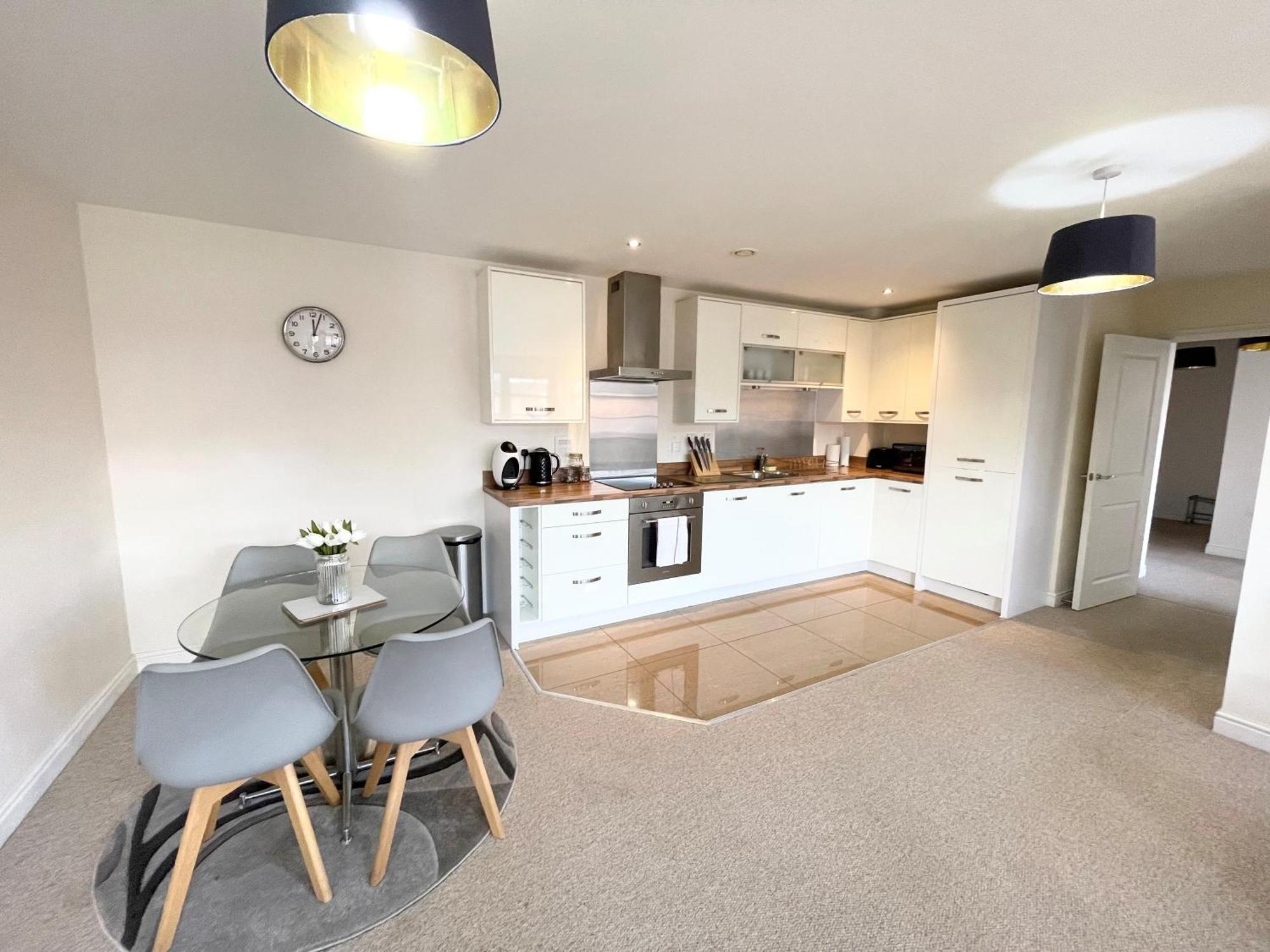 פארנבורו Blue Sky Apartments @Wallis Square, Farnborough מראה חיצוני תמונה