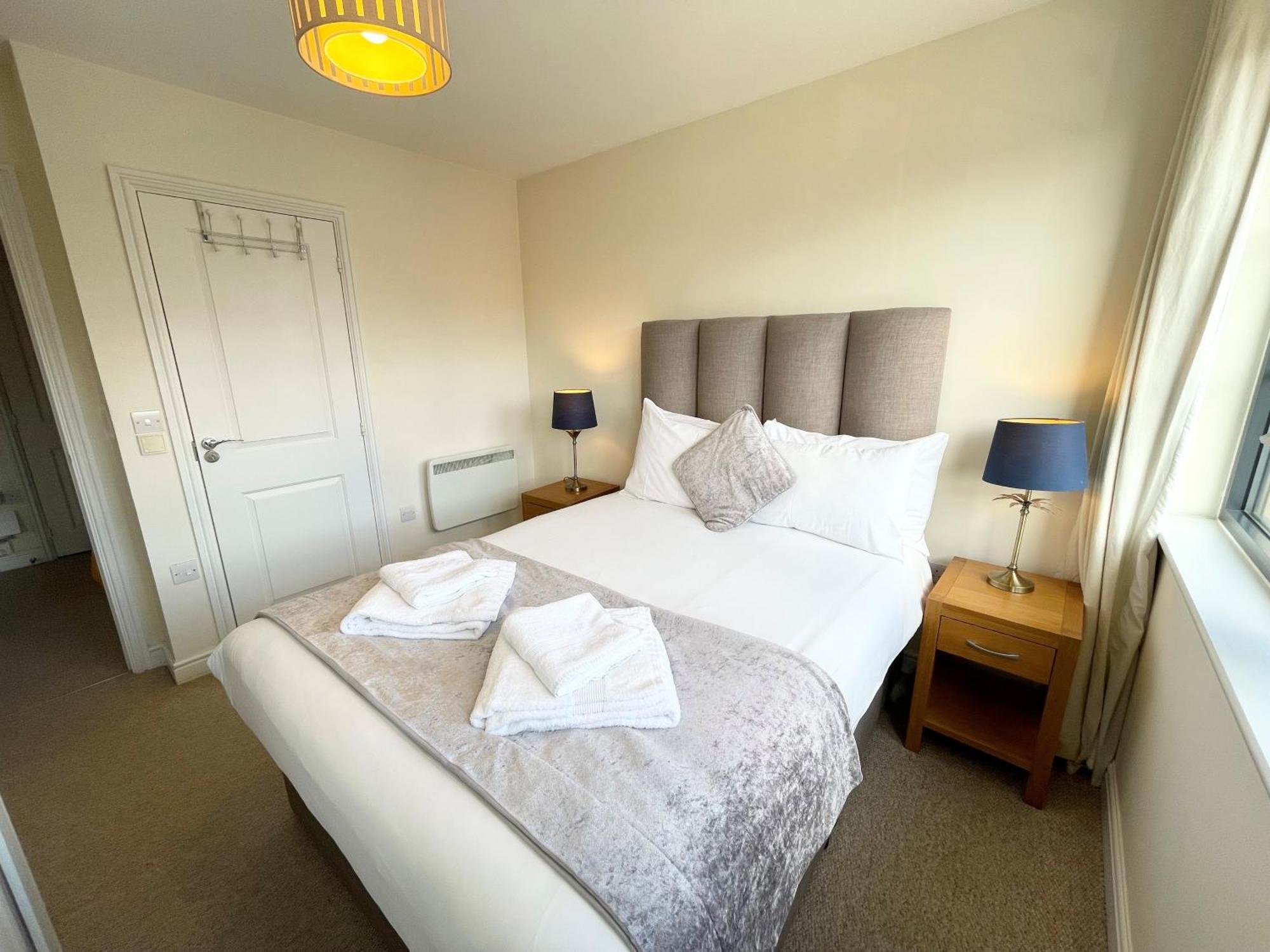 פארנבורו Blue Sky Apartments @Wallis Square, Farnborough מראה חיצוני תמונה