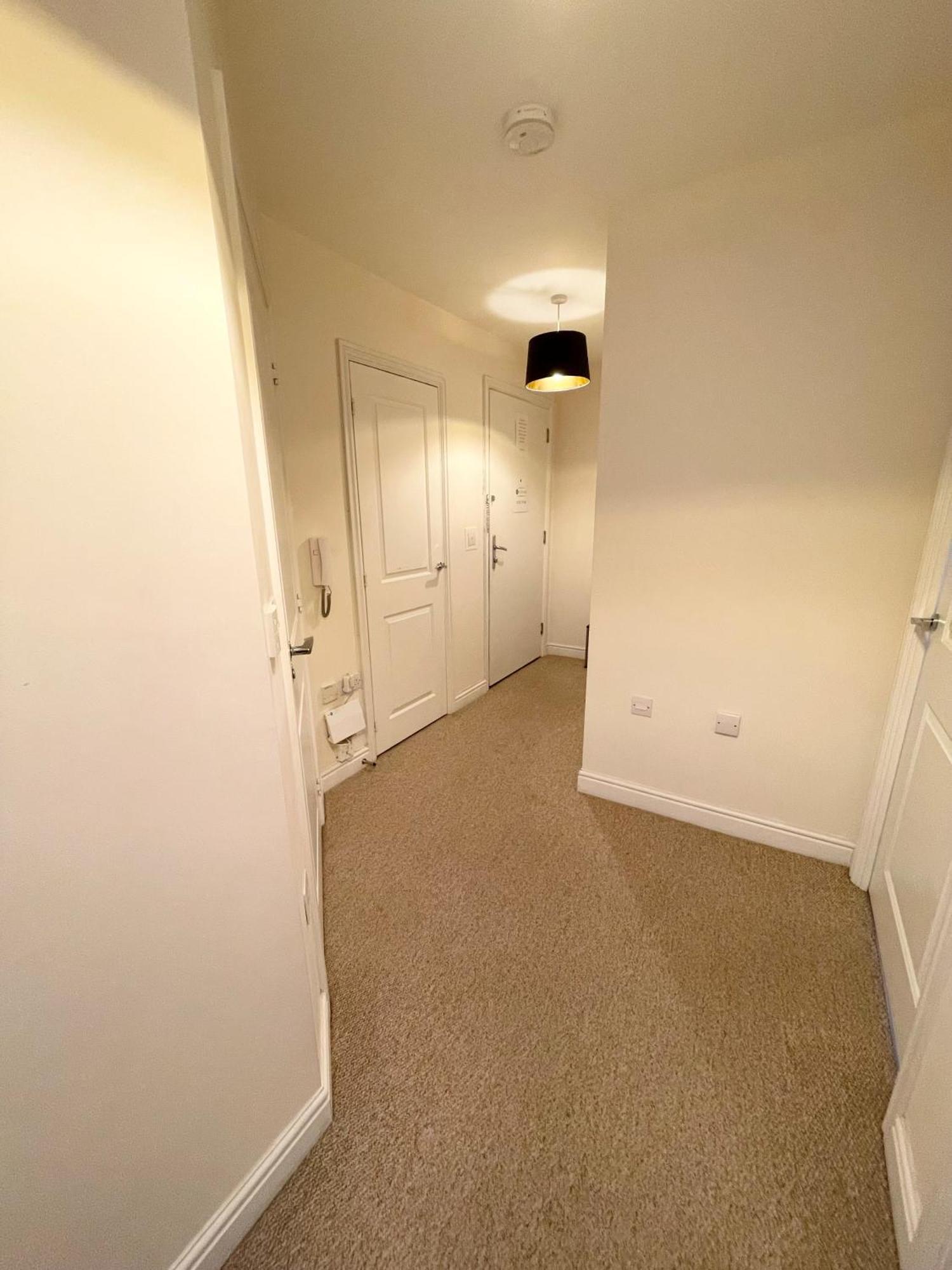 פארנבורו Blue Sky Apartments @Wallis Square, Farnborough מראה חיצוני תמונה