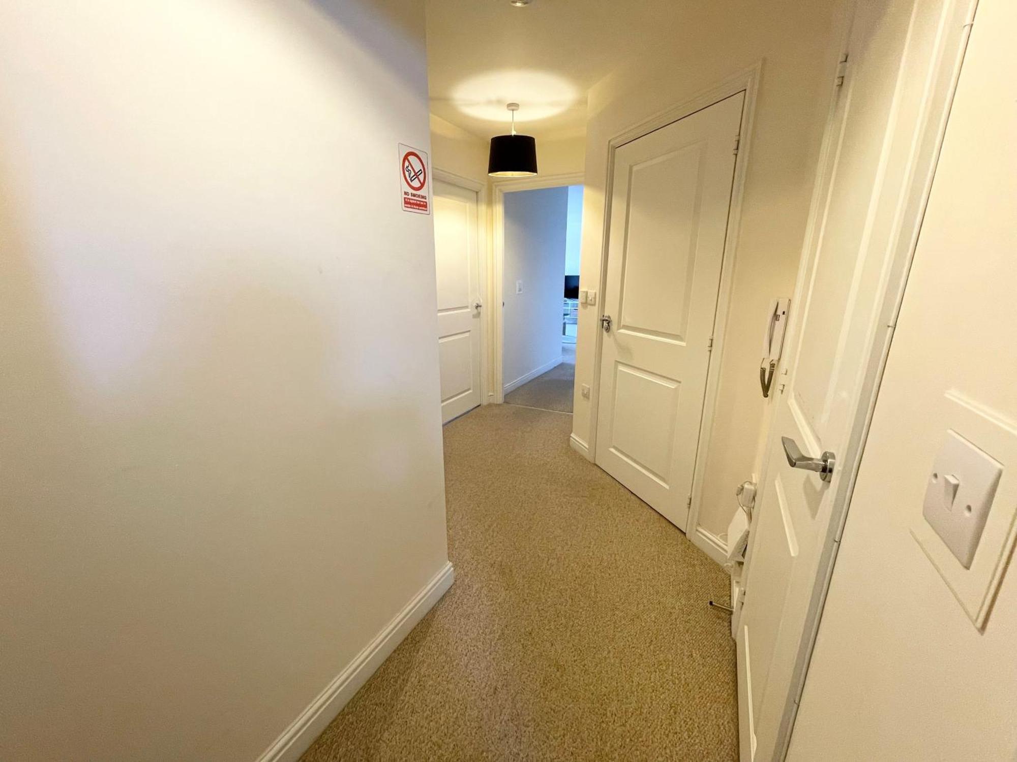 פארנבורו Blue Sky Apartments @Wallis Square, Farnborough מראה חיצוני תמונה