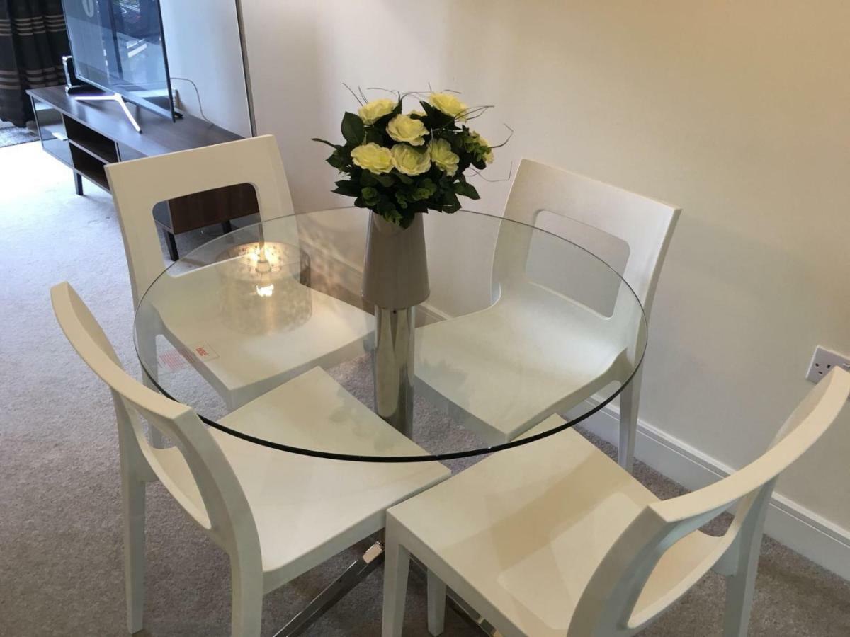 פארנבורו Blue Sky Apartments @Wallis Square, Farnborough מראה חיצוני תמונה