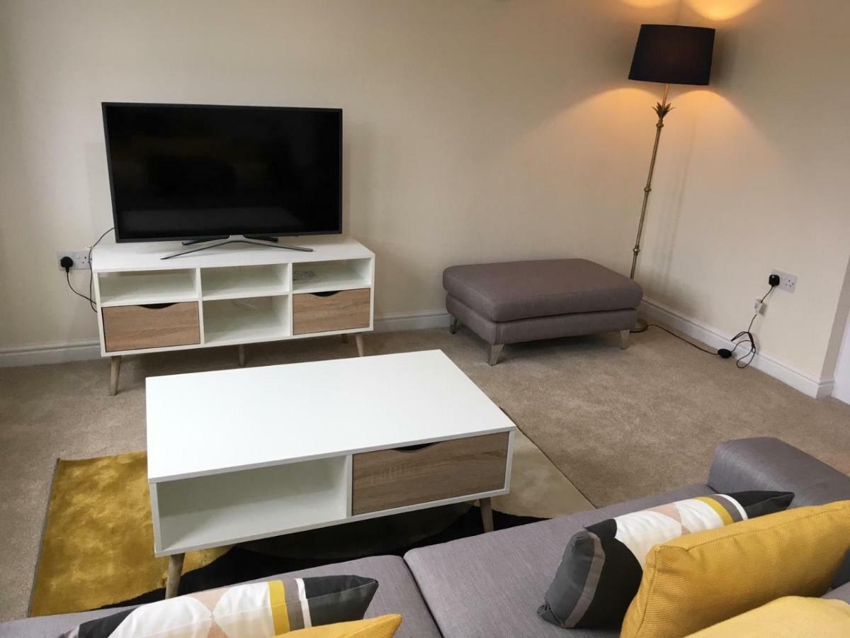 פארנבורו Blue Sky Apartments @Wallis Square, Farnborough מראה חיצוני תמונה