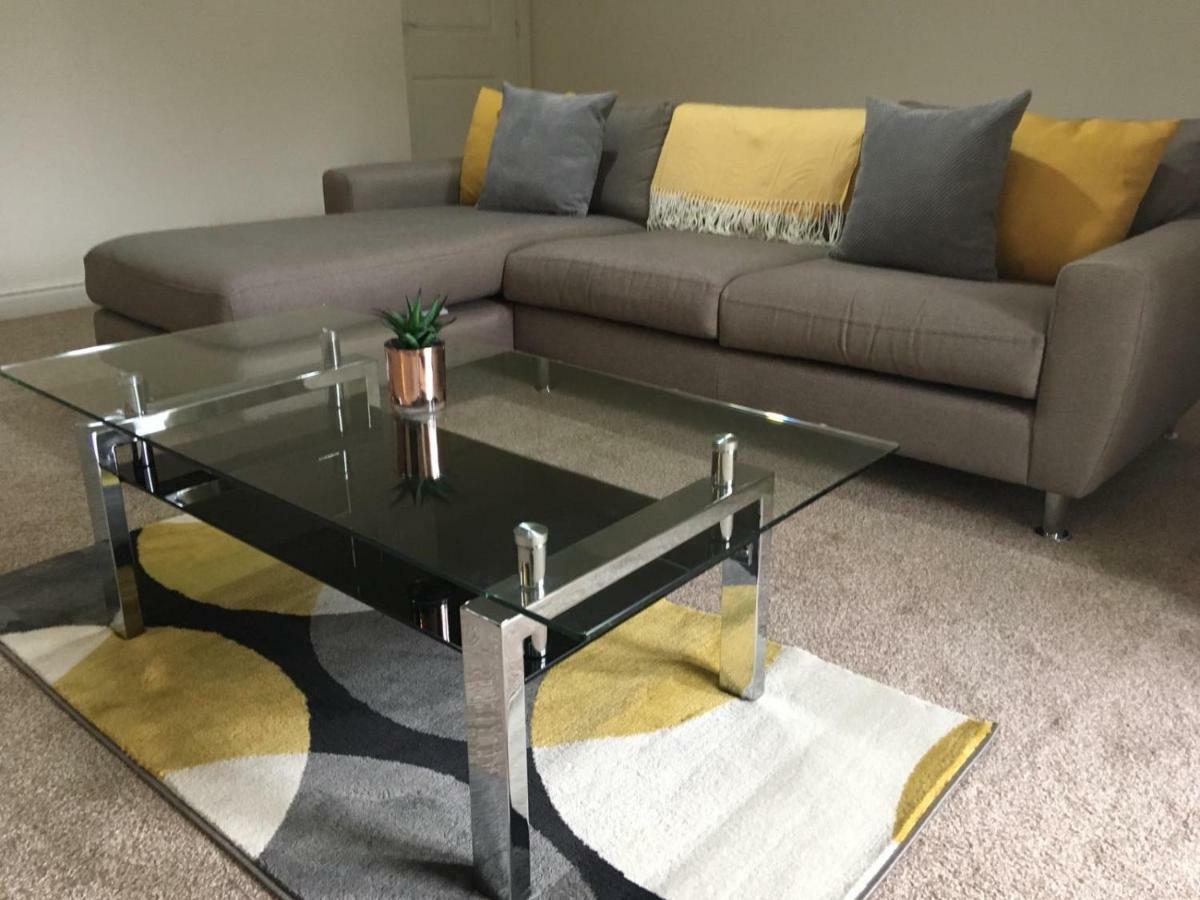 פארנבורו Blue Sky Apartments @Wallis Square, Farnborough מראה חיצוני תמונה